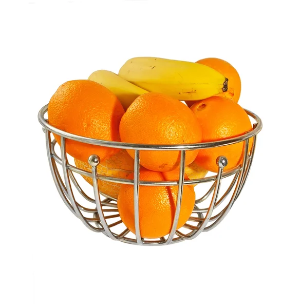 오렌지 과일 흰색 배경에 고립 된 금속 바구니 — 스톡 사진