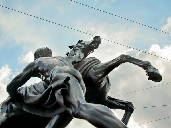 The Horse Tamers, designed by the Russian sculptor, Baron Peter — Stock Photo, Image