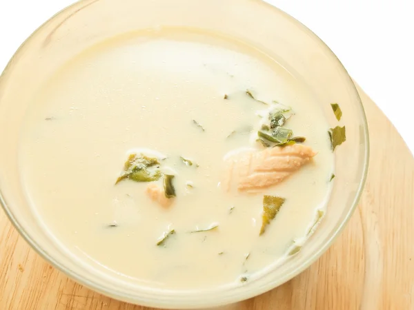 Cream soup with salmon and weed over white — Stock Photo, Image