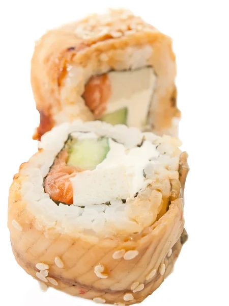 Dos rollos de sushi con tortilla, salmón y anguila sobre blanco —  Fotos de Stock