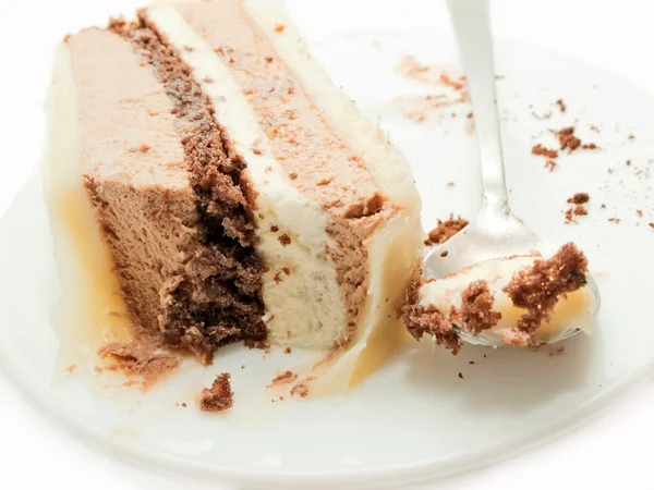 Slice of chocolat mousse cake on white plate closeup — Stock Photo, Image