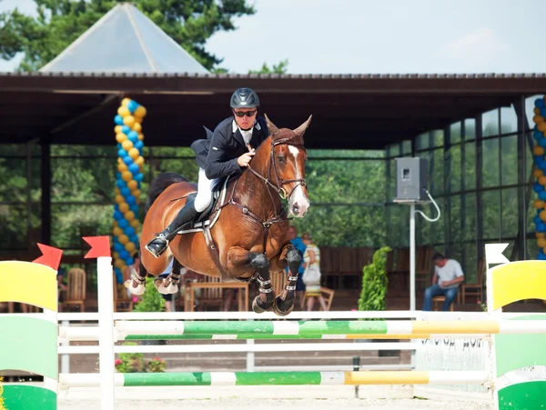 SAINT PETERSBURG-JULY 08: Rider Andrius Petrovas on Van Helsing — Stock Photo, Image