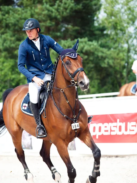 Saint petersburg-juli 08: rider vital dziundzikau on hillersborg — Stockfoto