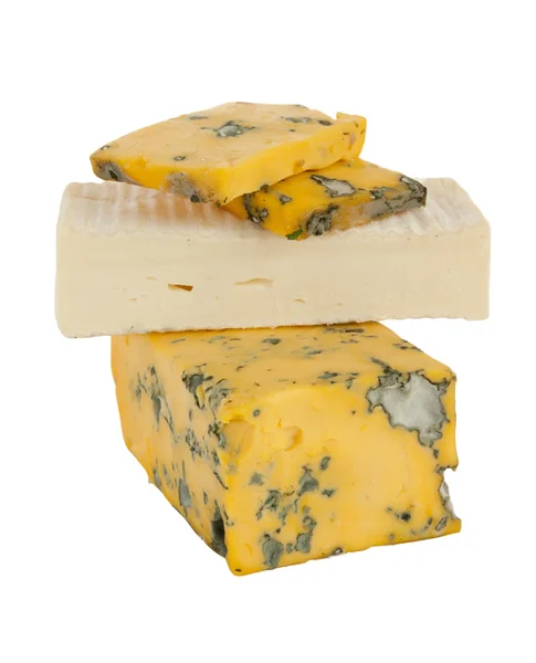 Baksteen brie en gele dor blauwe kaas geïsoleerd — Stockfoto