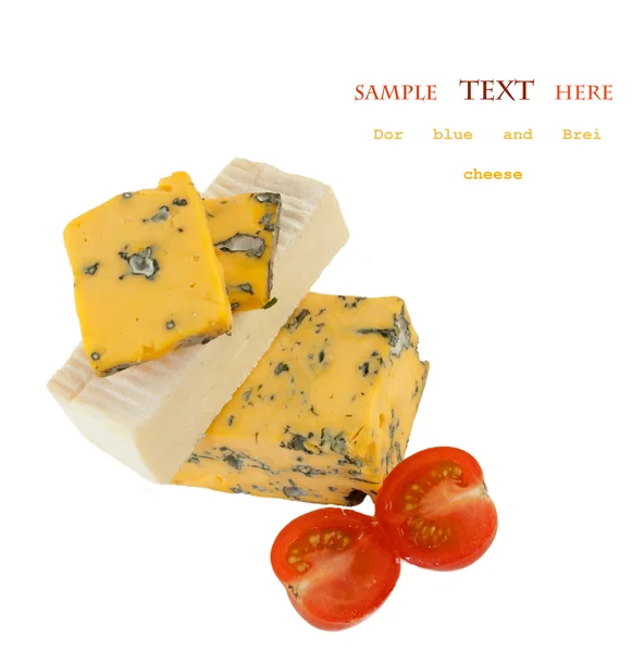 Verschillende soorten kaas met cherry geïsoleerd op wit — Stockfoto