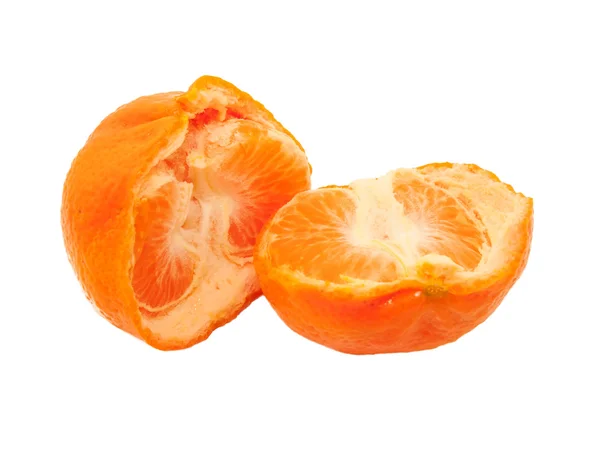 Mandarina descascada isolada sobre branco — Fotografia de Stock