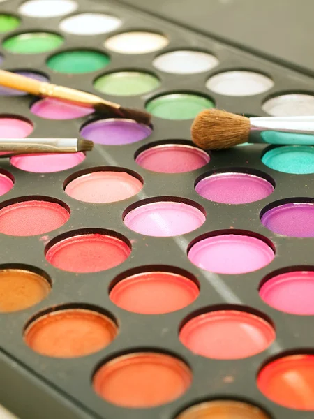 Makeup brush and make-up eye shadows palette — Stock Photo, Image