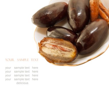 Beyaz arka plan üzerinde izole taze büyük tarihleri. yakın çekim