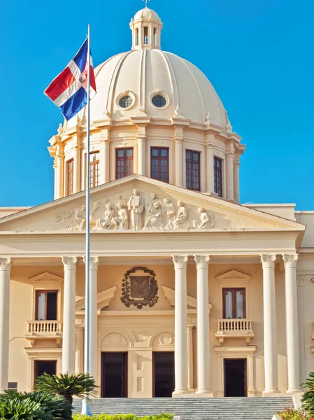 El Palacio Nacional de Santo Domingo alberga las oficinas de la E — Foto de Stock