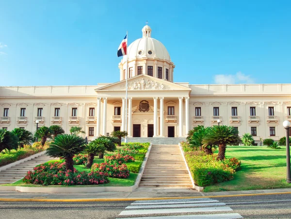 The National Palace in Santo Domingo houses the offices of the E — Stock Photo, Image