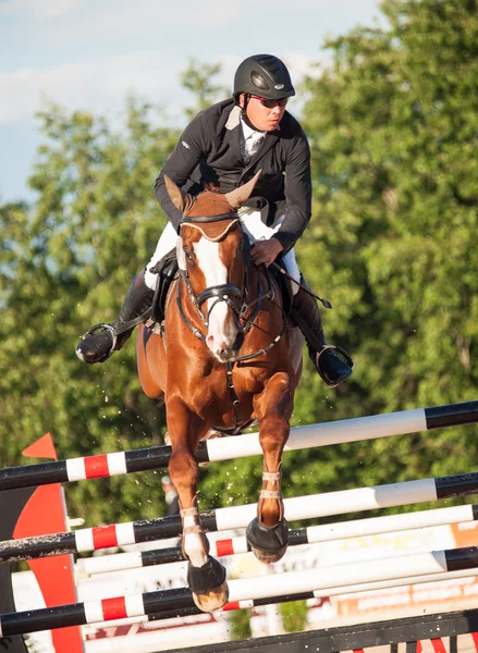 SAINT PETERSBURG-JULY 05: Rider Andrius Petrovas on Zuko S — Stock Photo, Image