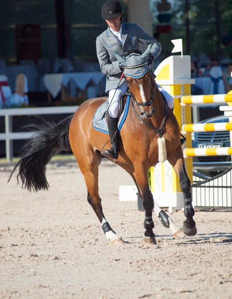 Sint-petersburg-juli 05: rider gunnar klettenberg op ulrike r — Stockfoto