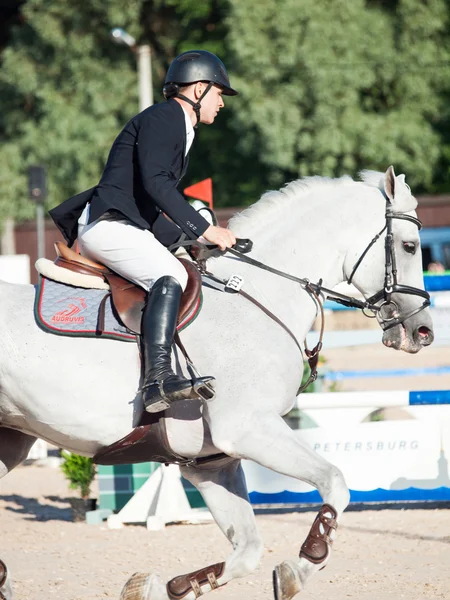 SAINT PETERSBURG-JULY 05: Rider Matas Petraitis on Cattio — Stock Photo, Image