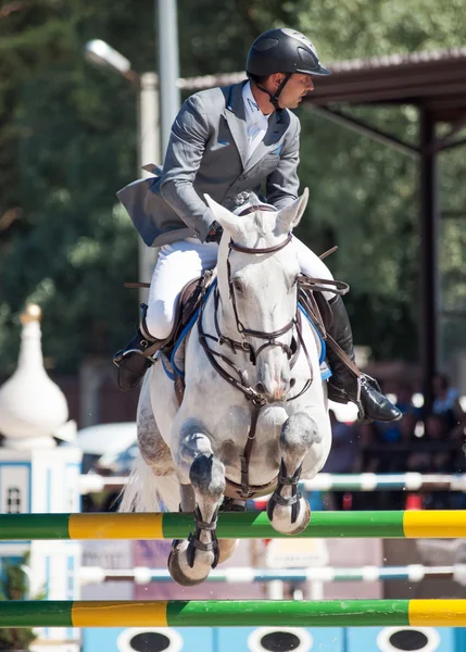 Sint-petersburg-juli 06: rider maxim kryna op uitdager 37 — Stockfoto