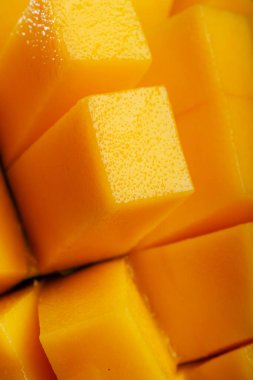 Olgun ve lezzetli mango küpleri. makro çekim 