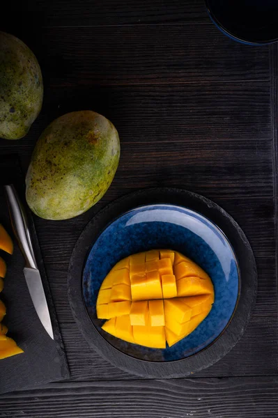 Dojrzałe Smaczne Kostki Egipskie Mango Całe Mango Układanie Płaskie — Zdjęcie stockowe