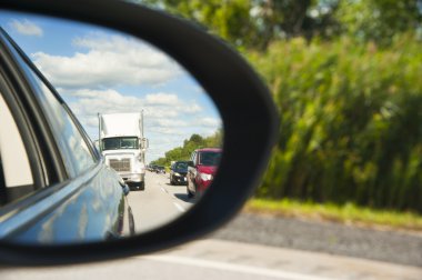 yan ayna görünümü trafik