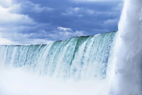 Niagara falls z bliska — Zdjęcie stockowe