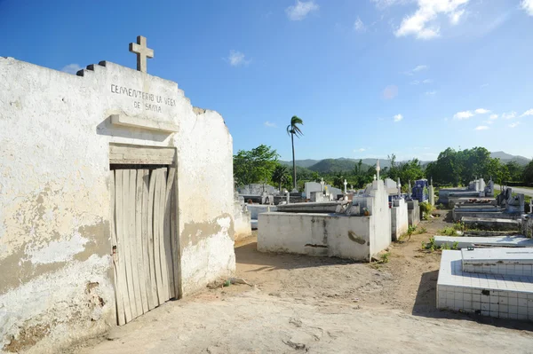 Kerkhof in Cubaanse dorp — Stockfoto