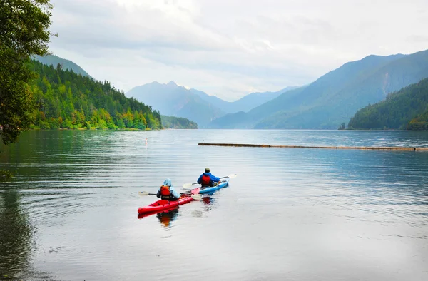 Jízda na kajaku na srpek jezero — Stock fotografie