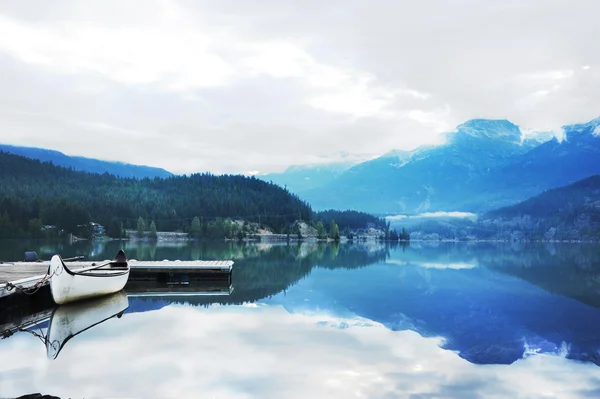 Lago verde — Fotografia de Stock