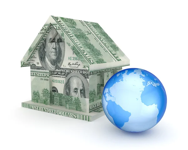 Kleine huis gemaakt van geld en een globe. — Stockfoto