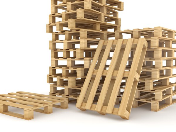 Деревянные поддоны, изолированные на белом фоне
.