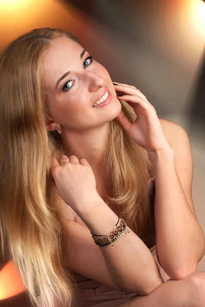 Young girl with a beautiful smile — Stock Photo, Image