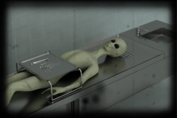 Alien autopsy 8 mm barevné verze — Stock video