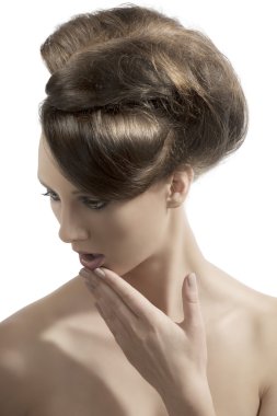 güzel bir kız ile berabere kalan saç ve elini ağzına