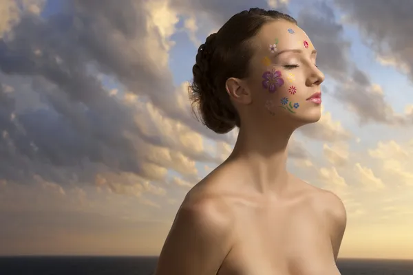 Pretty girl with floral make-up turned at left — Stock Photo, Image