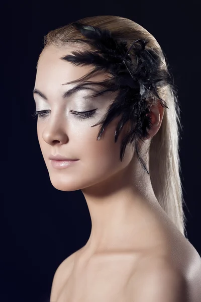 Girl turned of three quarters with feathered accessory — Stock Photo, Image