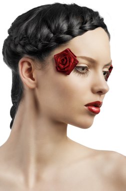 çiçek makyaj dörtte üçü döndü