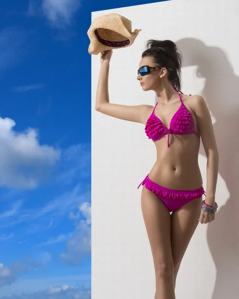 Pretty brunette with bikini shields from the sun — Stock Photo, Image