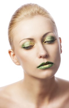 çiçek makyaj dörtte üçü döndü