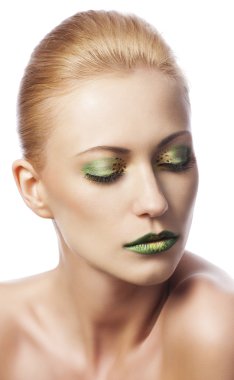 çiçek makyaj dörtte üçü döndü