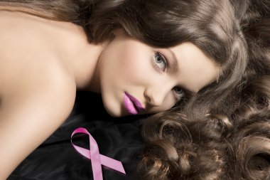 yalan Güzellik Portresi dalgalı saçlı kız