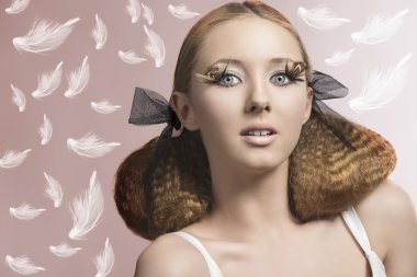 yakın çekim portre sarışın kız moda