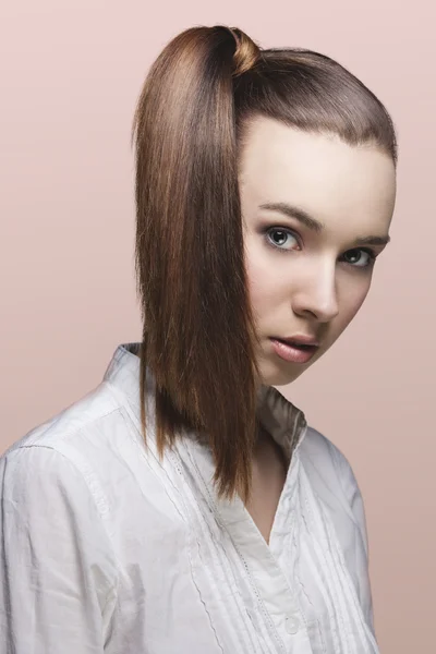 Chica con cola de caballo estilo de pelo — Foto de Stock