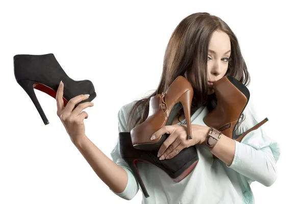 Modefrau, die ihre Schuhe anbetet — Stockfoto