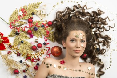 mulher bonita com decorações de Natal