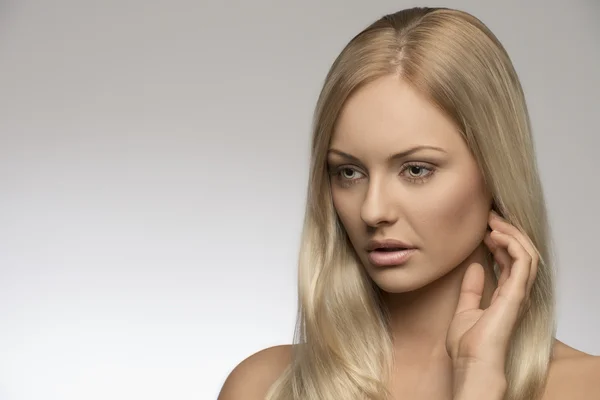 Mujer natural en retrato de belleza — Foto de Stock