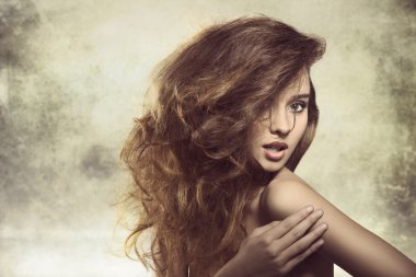 gür saçlı seksi Bayan덥 수 룩 한 머리와 섹시 한 여자