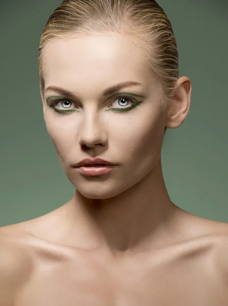Sensual menina caucasiana com maquiagem — Fotografia de Stock