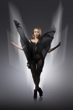kız inanılmaz moda elbise ile
