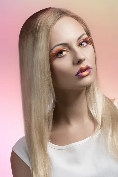 Sexig kvinna med färgglada make-up — Stockfoto