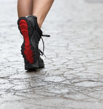 spor ayakkabı çatlamak Caddesi üzerinde kapat