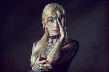 dövme karnaval kadın 