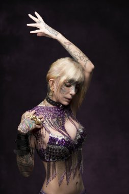 Karnaval kadın dövmesi