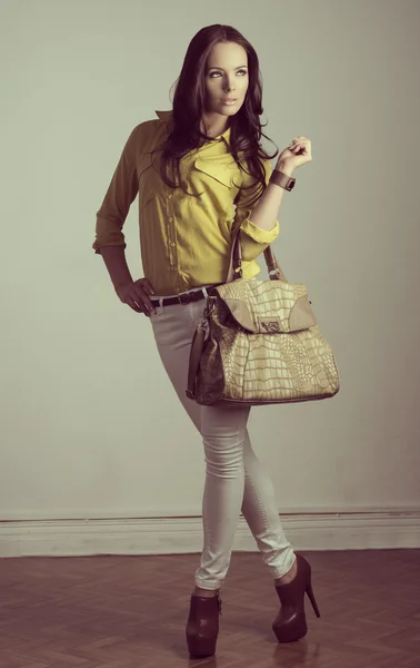 Portret moda brunetka — Zdjęcie stockowe